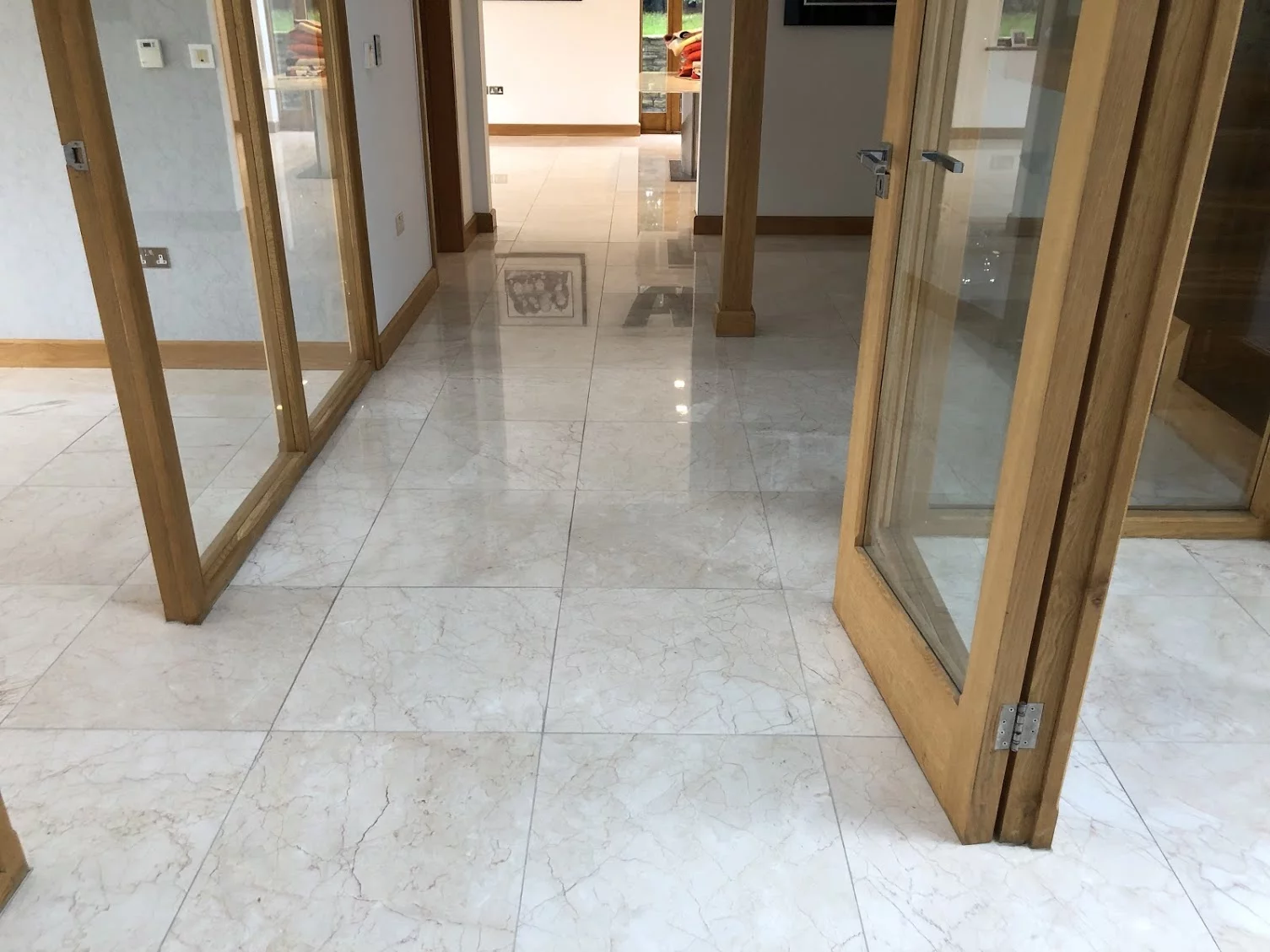 Travertine factory polishing