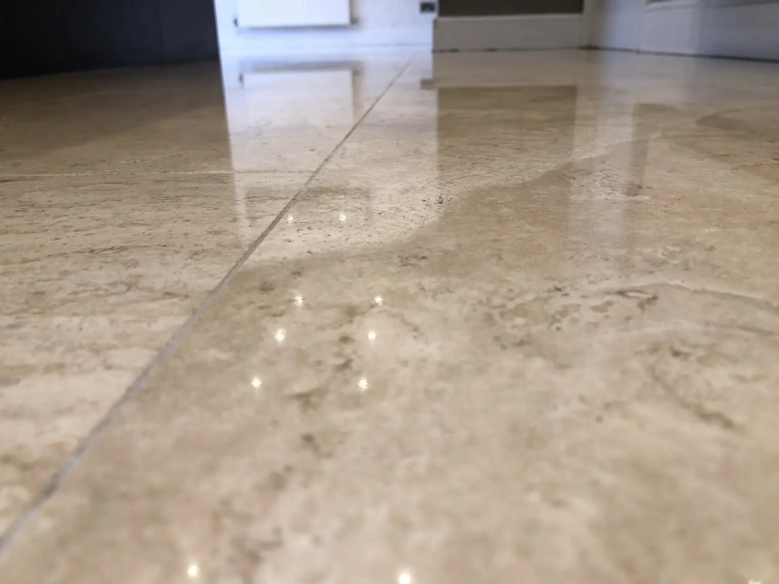 highly polished travertine floor cleaned and repolished by hardfloor restoration tile cleaning service.