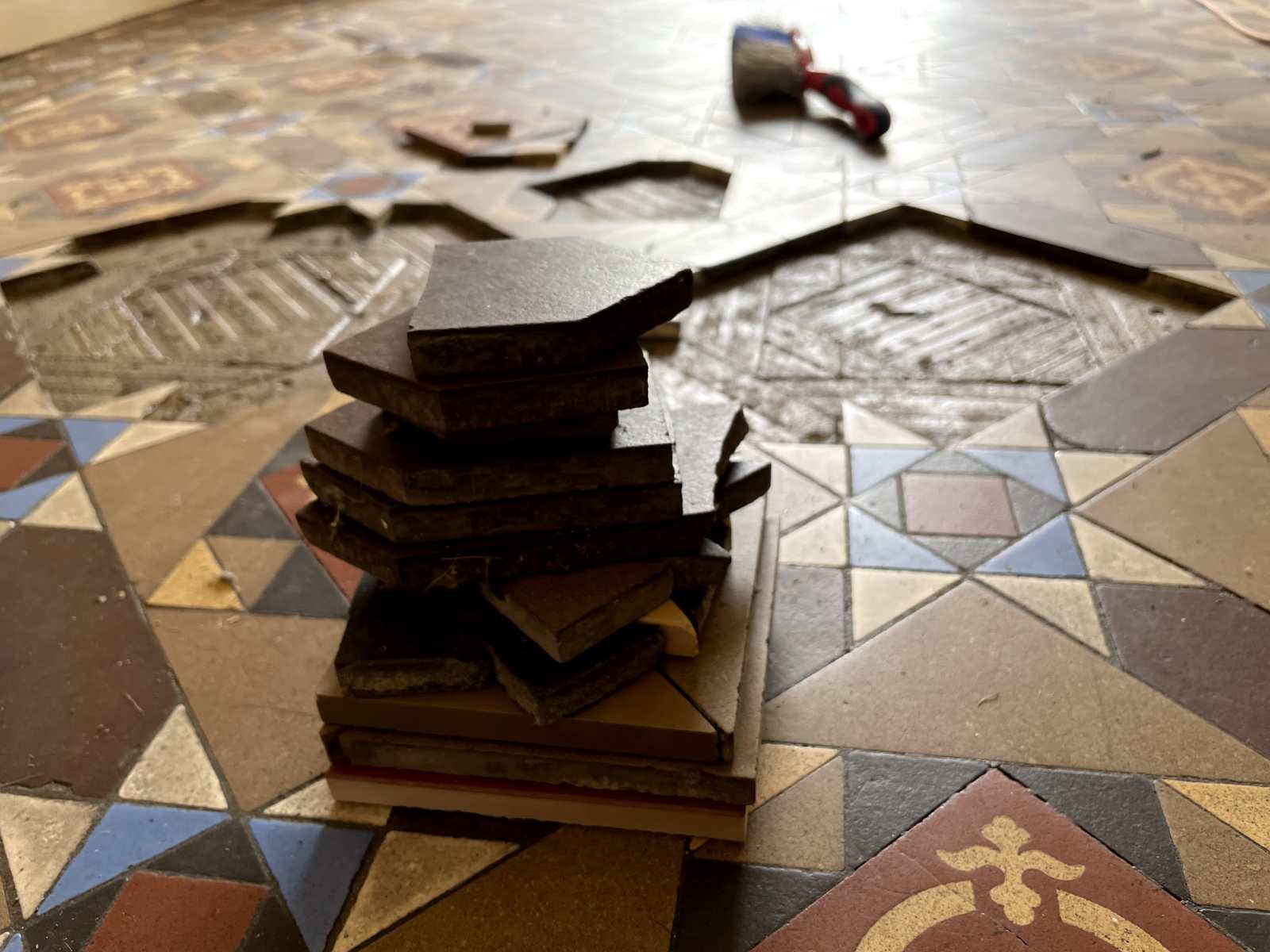 Victorian Tile Restoration and repair services in Manchester, Fixing and replacing Victorian Tiles across the north west by Hardfloor Restoration